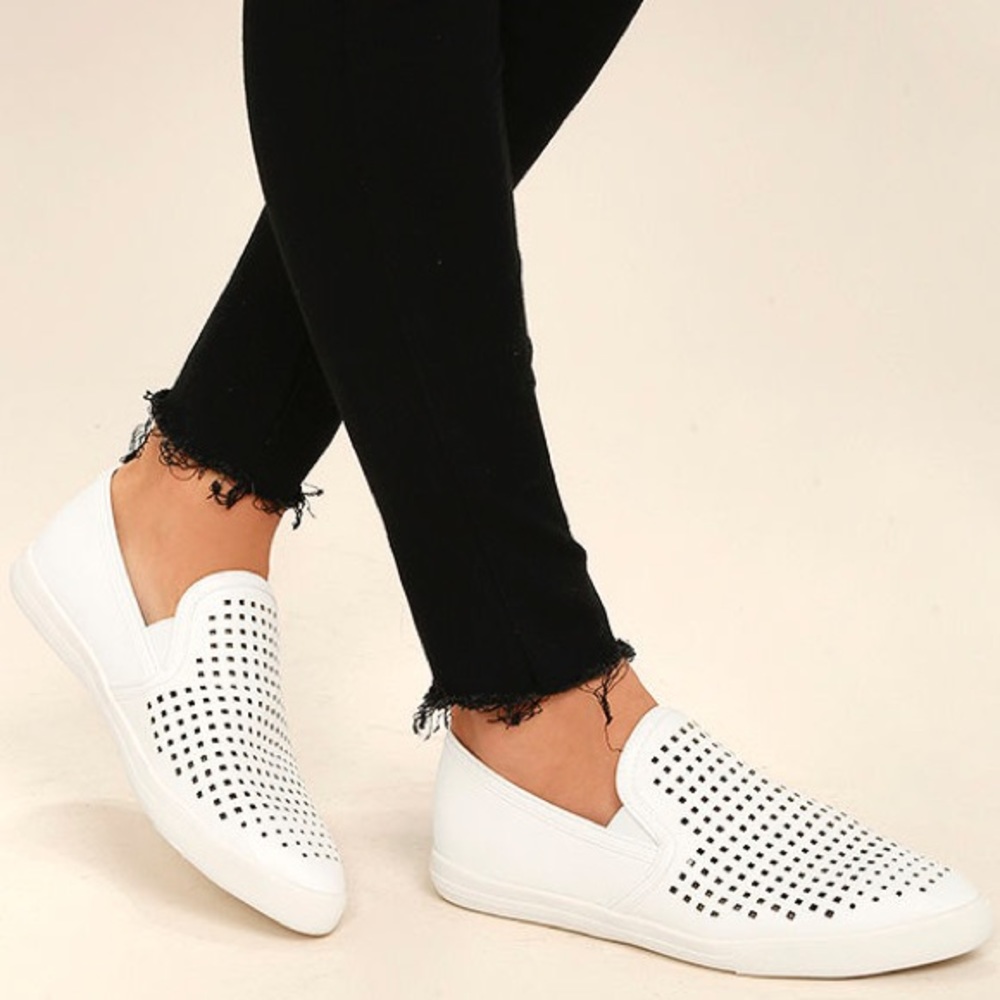 White pointed shoe tennis shoes